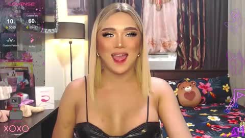 Snapshot of sweetbella118 chatting on 12-02-24, 11:45 bella online show from 12-02-24, 11:45