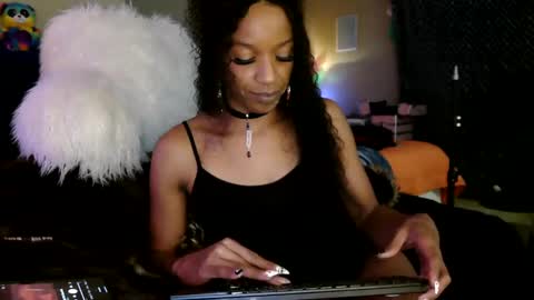 Snapshot of sweetcarimilla83 chatting on 11-17-25, 07:47 Jillian online show from 11-17-25, 07:47