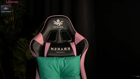 Lina online show from 04-27-26, 05:11