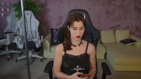 Amelia online show from 10-17-25, 06:43