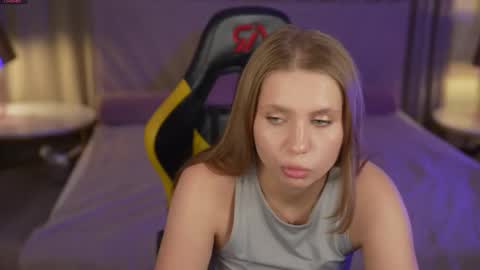 Amelia online show from 10-25-25, 02:24