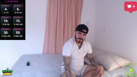Snapshot of sweetdesires_ chatting on 05-30-26, 03:20 online show from 05-30-26, 03:20