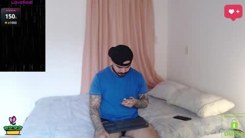 Snapshot of sweetdesires_ chatting on 06-09-26, 03:23 online show from 06-09-26, 03:23