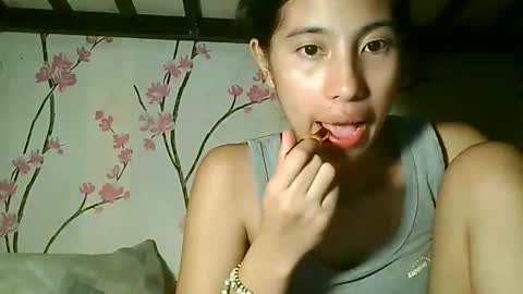 Snapshot of sweetdimple69 chatting on 09-19-25, 12:28 sweetdimple69 online show from 09-19-25, 12:28