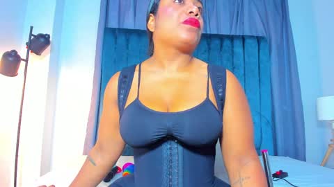 Snapshot of sweetebony_69 chatting on 05-05-26, 11:51 Mia online show from 05-05-26, 11:51