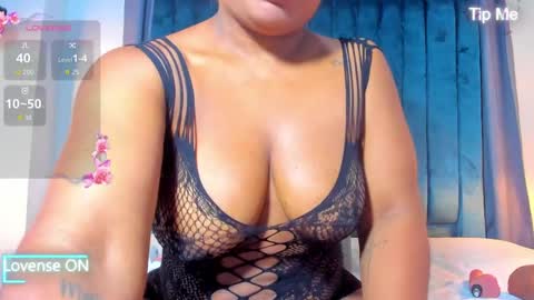Snapshot of sweetebony_69 chatting on 05-12-26, 11:51 Mia online show from 05-12-26, 11:51