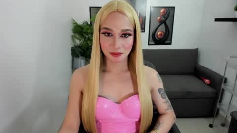 sweetkatniss online show from 06-25-26, 06:12