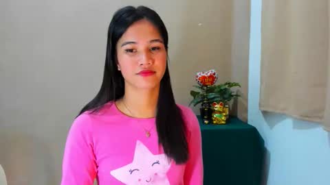 sweetgirl_latina143 online show from 10-03-25, 06:38