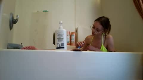Snapshot of sweetgirlls chatting on 05-20-26, 11:44 sweetgirlls online show from 05-20-26, 11:44
