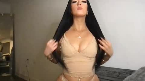 Gracie  online show from 10-30-25, 02:57