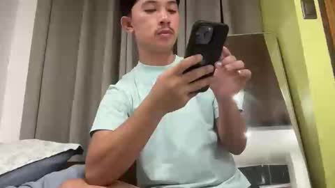 Snapshot of sweetguy102103 chatting on 10-29-25, 09:22 khrayan online show from 10-29-25, 09:22