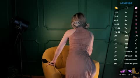 Kira online show from 12-31-24, 06:35