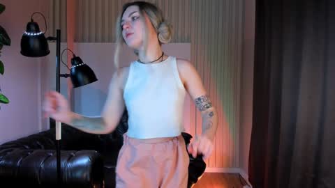 Kira online show from 01-16-25, 10:44