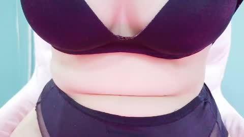 Snapshot of sweetie_bae99 chatting on 05-18-26, 04:35 sweetie_bae99 online show from 05-18-26, 04:35