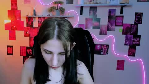Snapshot of sweetie_chloe_ chatting on 04-22-26, 08:50 Chloe online show from 04-22-26, 08:50