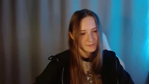 Annie online show from 10-28-25, 08:44