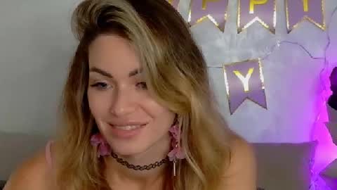 Snapshot of sweetiedarlingxoxox chatting on 09-20-25, 09:43 Daddy Babby Girl online show from 09-20-25, 09:43