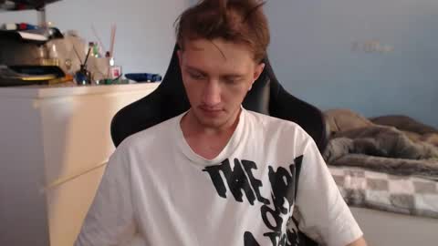 Snapshot of sweetieecreamy chatting on 10-30-25, 01:23 Cat online show from 10-30-25, 01:23