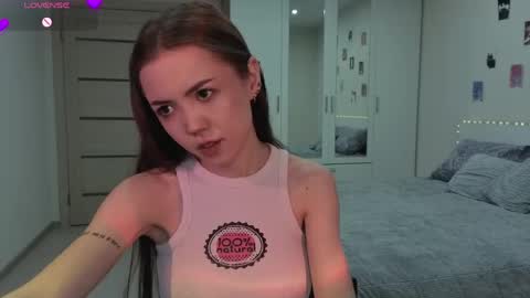Snapshot of sweetieee_kira chatting on 06-09-26, 03:18 sweetieee_kira online show from 06-09-26, 03:18