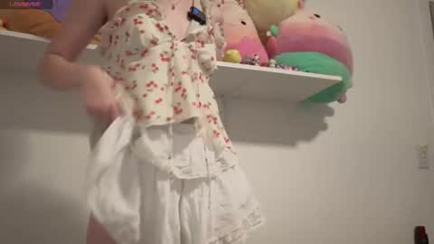 Snapshot of sweetiek1tty chatting on 10-14-25, 12:33 Sweetiek1tty online show from 10-14-25, 12:33