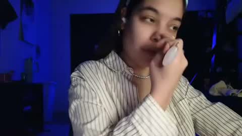 Snapshot of sweetieslikebutter chatting on 06-19-26, 04:39 Blu Sweets online show from 06-19-26, 04:39