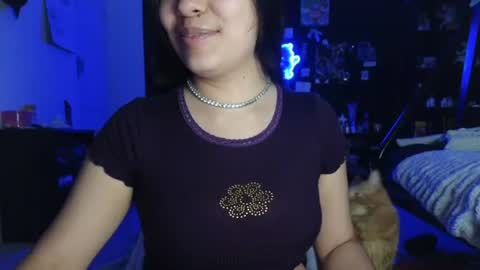 Snapshot of sweetieslikebutter chatting on 06-25-26, 05:07 Blu Sweets online show from 06-25-26, 05:07