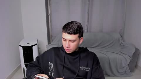 Snapshot of sweetlian_04 chatting on 01-29-25, 02:40 Lian online show from 01-29-25, 02:40