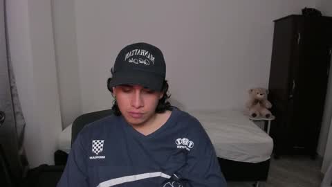 Snapshot of sweetlian_04 chatting on 12-21-25, 01:35 Lian online show from 12-21-25, 01:35