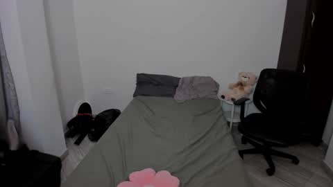 Snapshot of sweetlian_04 chatting on 03-15-26, 03:34 Lian online show from 03-15-26, 03:34