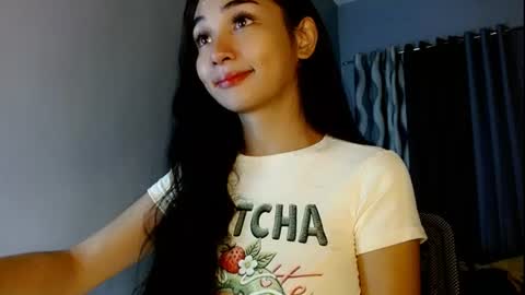 Snapshot of sweetlilly_18 chatting on 07-21-26, 02:36 Lilly online show from 07-21-26, 02:36