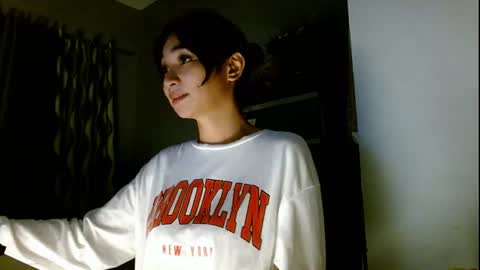 Snapshot of sweetlilly_18 chatting on 08-05-26, 02:42 Lilly online show from 08-05-26, 02:42
