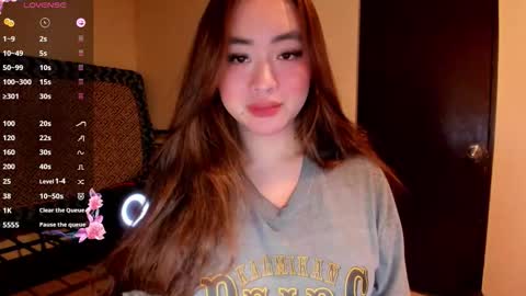 Snapshot of sweetlovepinay04 chatting on 05-23-26, 08:51 Zoe online show from 05-23-26, 08:51