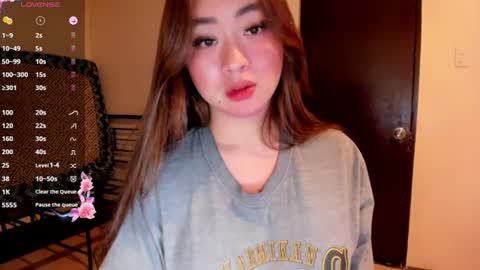 Snapshot of sweetlovepinay04 chatting on 06-11-26, 04:49 Zoe online show from 06-11-26, 04:49