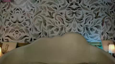 Snapshot of sweetness_siren chatting on 05-17-26, 05:27 siren online show from 05-17-26, 05:27