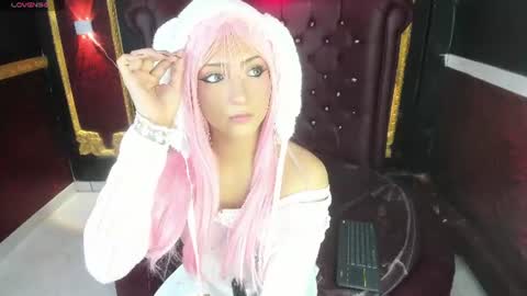 Snapshot of sweetness_siren chatting on 06-12-26, 05:06 siren online show from 06-12-26, 05:06