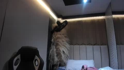 Snapshot of sweetnova_ chatting on 06-14-26, 02:20 Sweet Nova online show from 06-14-26, 02:20