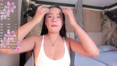 Snapshot of sweetnova_ chatting on 06-25-26, 01:05 Sweet Nova online show from 06-25-26, 01:05