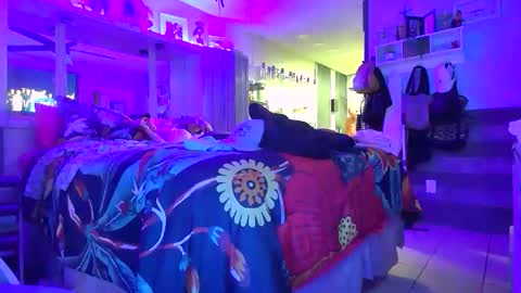 WeAim2PZzz online show from 04-20-26, 07:33