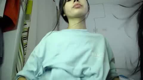 Snapshot of sweetpink1_ chatting on 09-18-25, 02:57 Caro  Lily online show from 09-18-25, 02:57