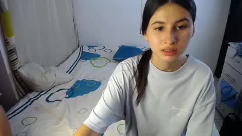 Snapshot of sweetpink1_ chatting on 10-04-25, 04:32 Caro  Lily online show from 10-04-25, 04:32