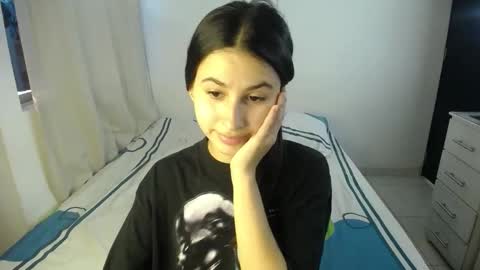 Snapshot of sweetpink1_ chatting on 10-05-25, 08:18 Caro  Lily online show from 10-05-25, 08:18