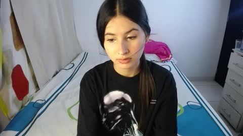 Snapshot of sweetpink1_ chatting on 10-17-25, 03:53 Caro  Lily online show from 10-17-25, 03:53
