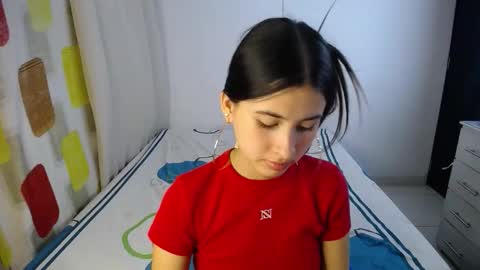 Snapshot of sweetpink1_ chatting on 10-25-25, 02:52 Caro  Lily online show from 10-25-25, 02:52