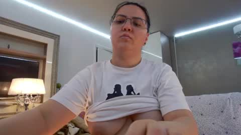 Snapshot of sweetraisa chatting on 07-22-26, 10:23 SweetRaisa online show from 07-22-26, 10:23