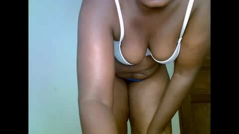 Snapshot of sweetrenne chatting on 02-15-25, 07:49 sweetrenne online show from 02-15-25, 07:49