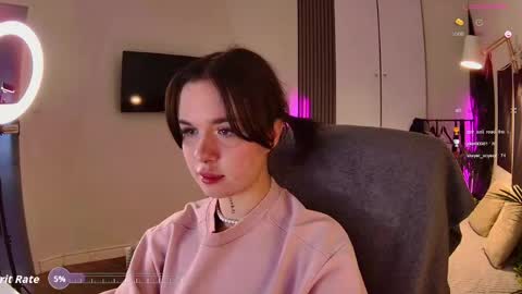 Snapshot of sweetriso chatting on 05-19-26, 02:18 Alice online show from 05-19-26, 02:18