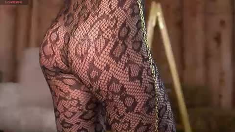 Snapshot of sweetrossie chatting on 06-17-26, 03:09 Rose online show from 06-17-26, 03:09