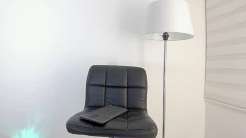 Snapshot of sweetsalice__ chatting on 12-06-24, 02:02  Alice Woolridge  online show from 12-06-24, 02:02