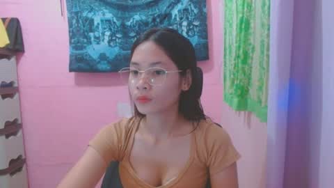 Snapshot of sweetsexygirl20 chatting on 06-22-26, 05:59 Mia online show from 06-22-26, 05:59