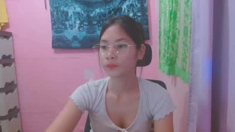 Snapshot of sweetsexygirl20 chatting on 06-26-26, 06:29 Mia online show from 06-26-26, 06:29